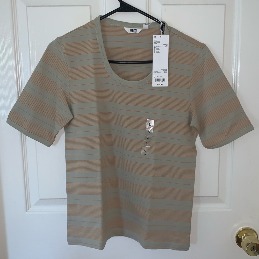 NWT - UNiqlo Large Women’s T-Shirt